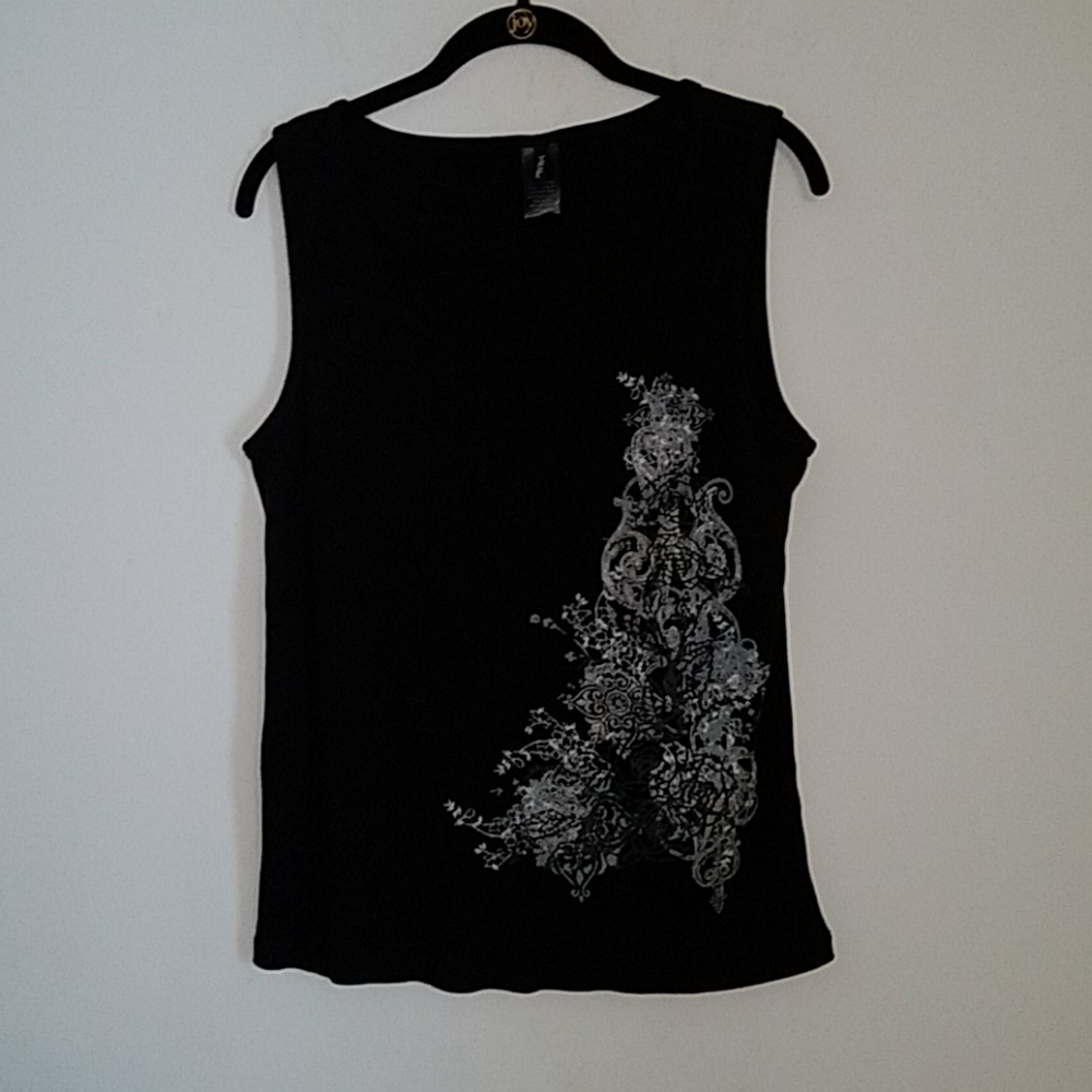 Painted ribbed tank